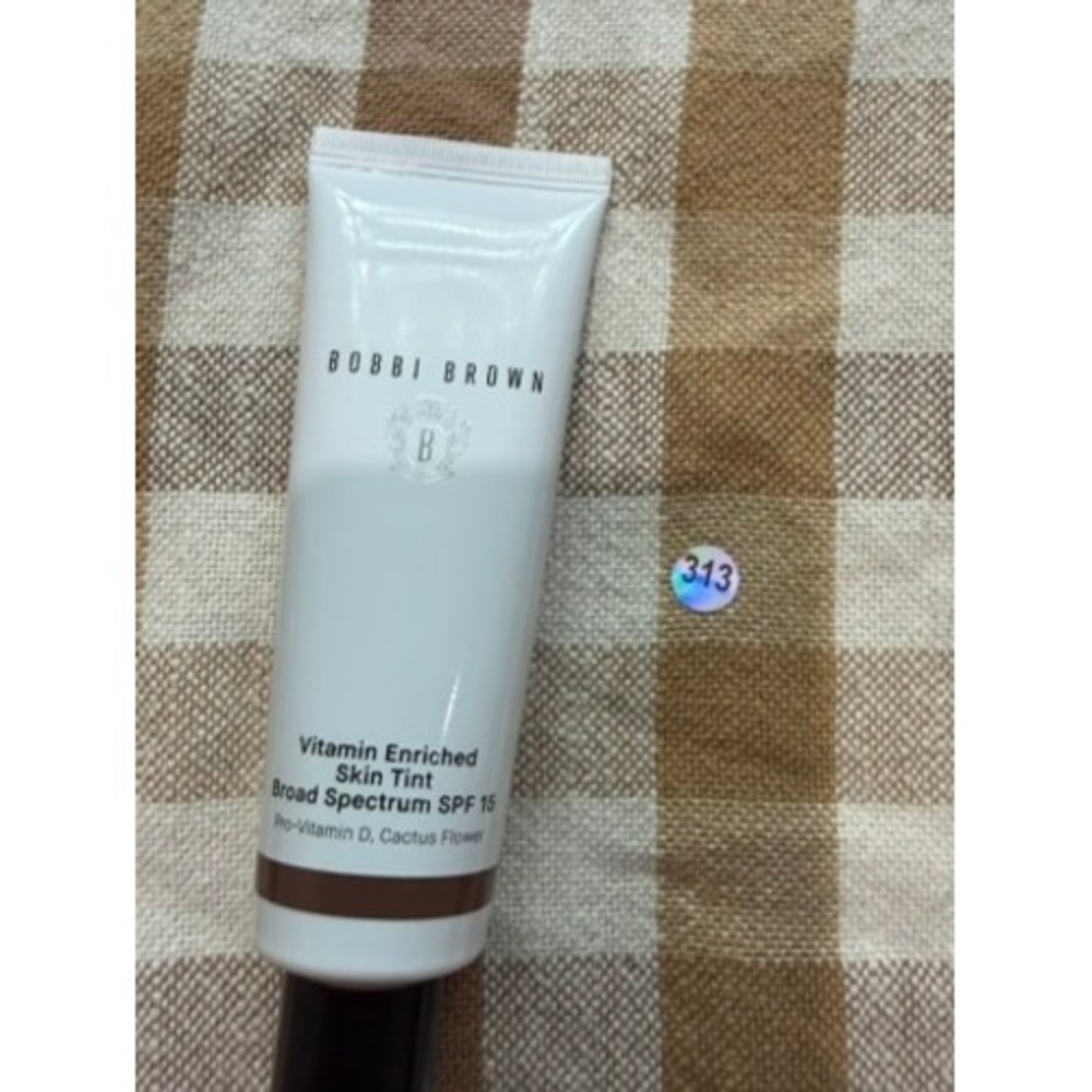 Bobbi Brown Vitamin Enriched Skin Tint rich 4 Broad Spectrum SPF 15